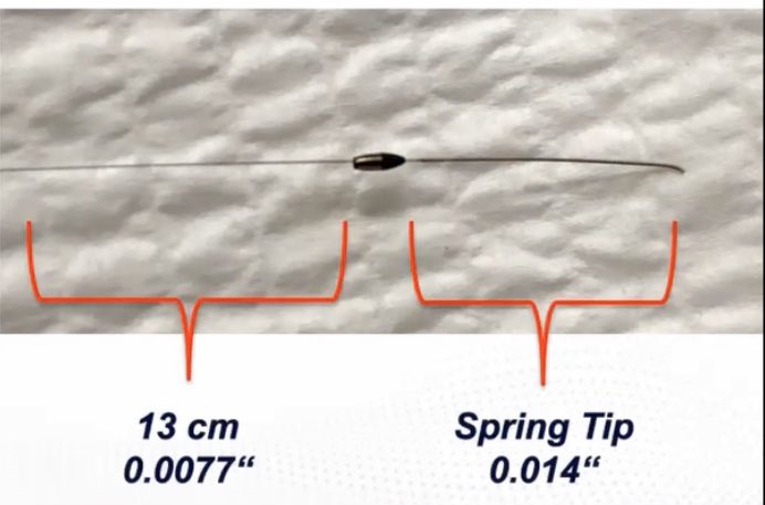 evandrofilhobr's tweet image. Recommended for #ICFIT

This is basic knowledge for performing rotational atherectomy.

He got a stuck burr during roto for a dx LAD lesion. No enough room to park radiopaque wire segment. Burr invaded the radiopaque segment.

Very nice challenging case of Fashad Farouzandeh.