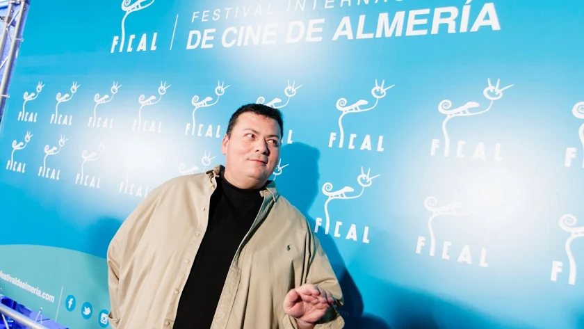 Enorme tristeza por el fallecimiento de Kiko Medina, un pilar importantísimo en la recuperación de #Almería como tierra de cine. En 2016 #ASFAAN le dio un premio en  reconocimiento a su importante aportación al cine andaluz y al de Almería en particular. Descansa en paz