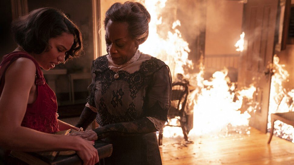 So wait? History repeated itself and Letti was pregnant leaving a house on fire with the book of names just like Hanna??? #LovecraftCountry