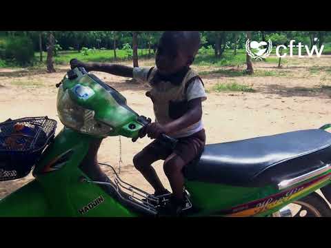 CftW_NGO's tweet photo. We can all do it with our two hands. Watch our latest trip to Ghana here: https://t.co/3O1qVTZuvE
#cftw #ghana #helphgana #withmyowntwohands #charity #charitywork #compassion #dogood #education #africa https://t.co/KgSXqTJPXe