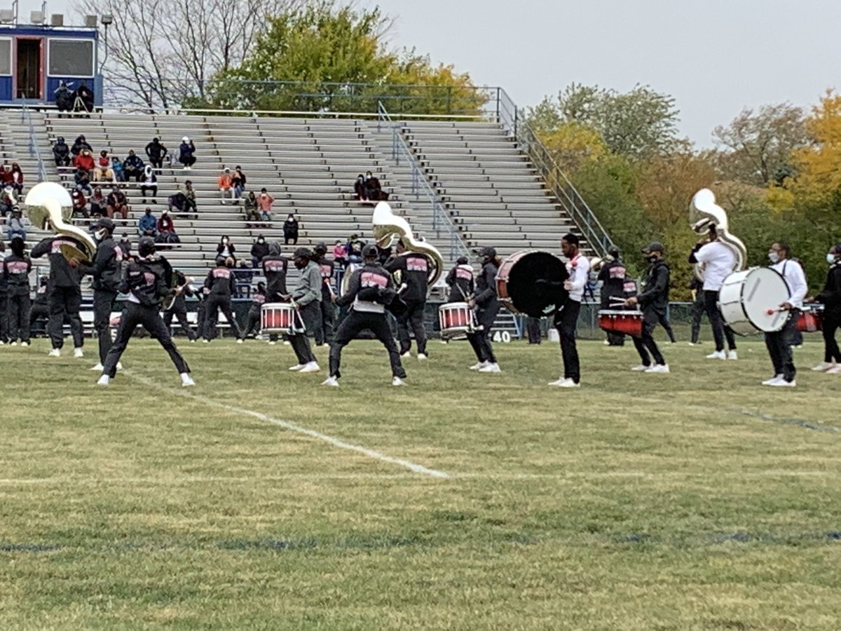 mdhawleyd227's tweet photo. Nothing can stop the Rich Township HS Mighty Marching Machine! Not Covid - check out the masks &amp; social distancing - and certainly not a little breeze. GO RAPTORS! #RichinStudentSuccess https://t.co/J4LEGIuuyL