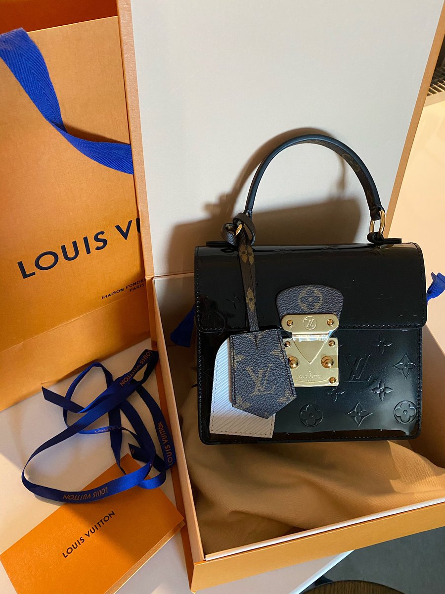 spanishcvndy's tweet image. my new baby 🖤