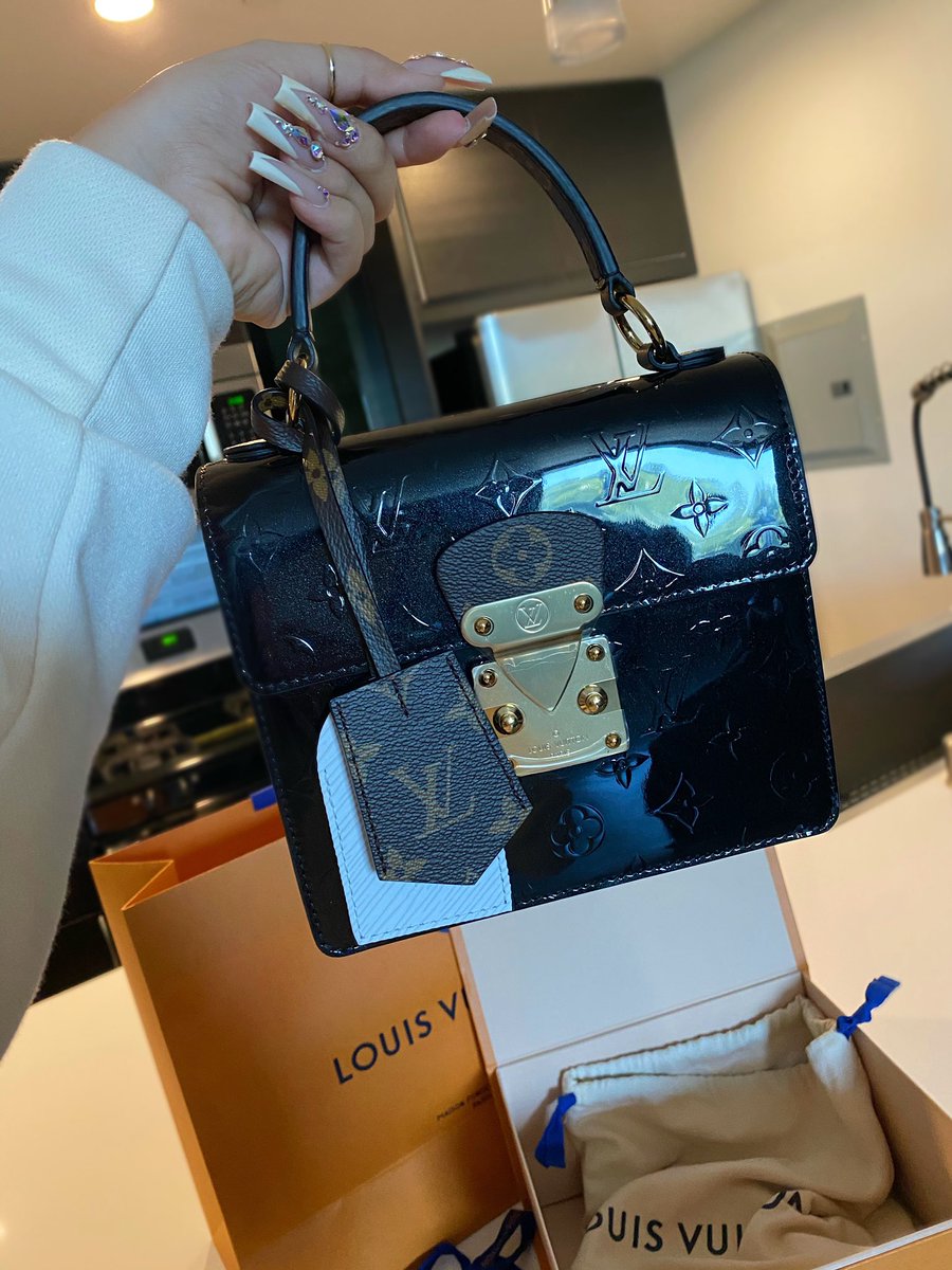 spanishcvndy's tweet image. my new baby 🖤