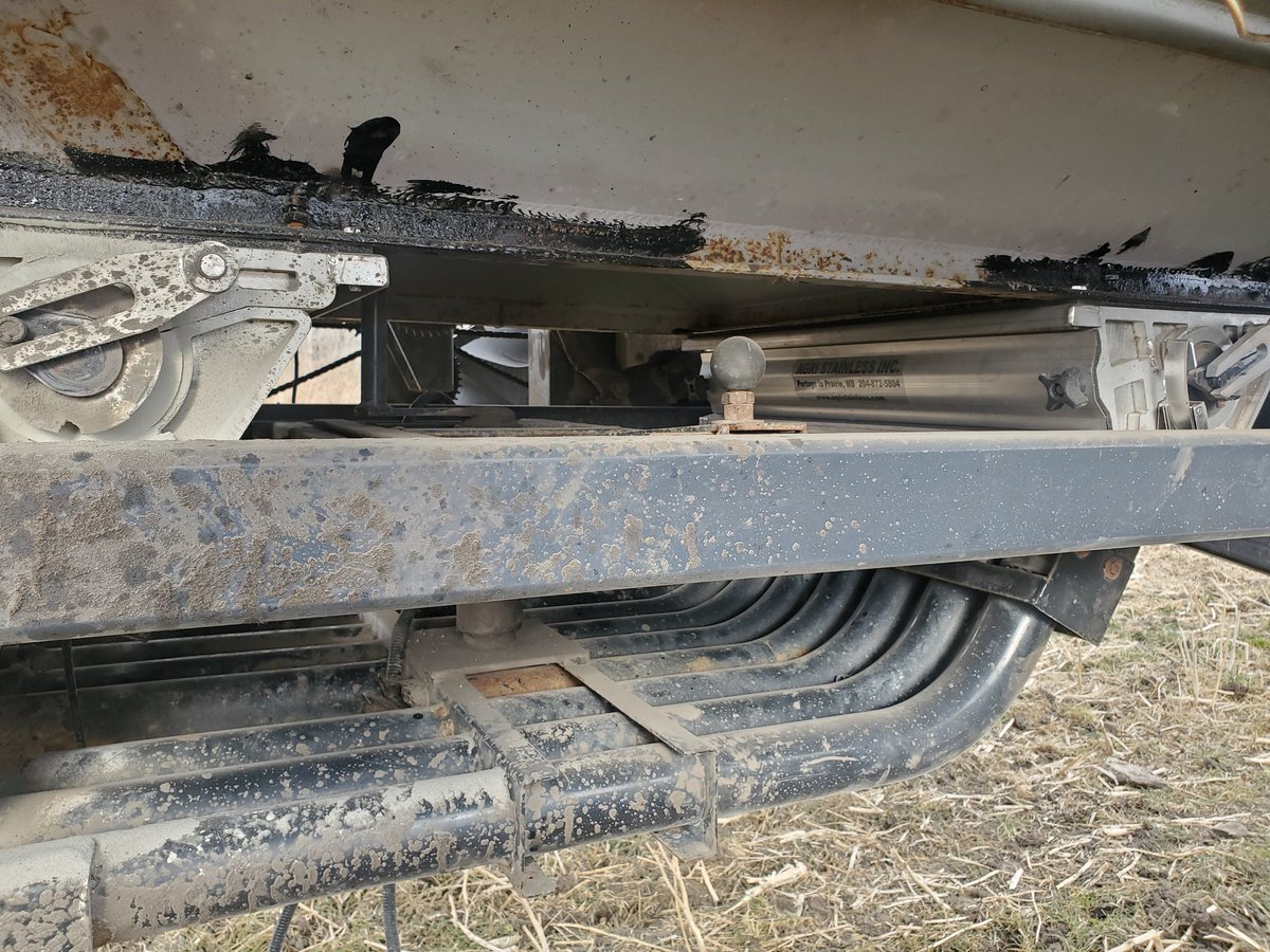 philip_buhler's tweet photo. Liking these @AgriStainless meter boxes on our fert cart. No issues feeding this year. #fallfert https://t.co/ua11tpMs3C