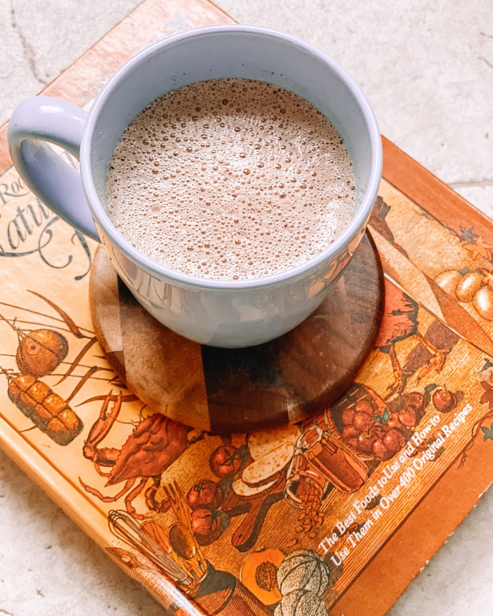 HEALTHY Pumpkin Spice “Latte” I can enjoy after 4pm (that’s my caffeine cutoff)!               
bit.ly/2Hhs94N 🍁🍂     #PumpkinSpice #PumpkinSeason #Vegan @EdwardandSons 
@wholefoods @TerrasoulSF 
@nutiva @CelticSeaSalt 
@ZulayKitchen