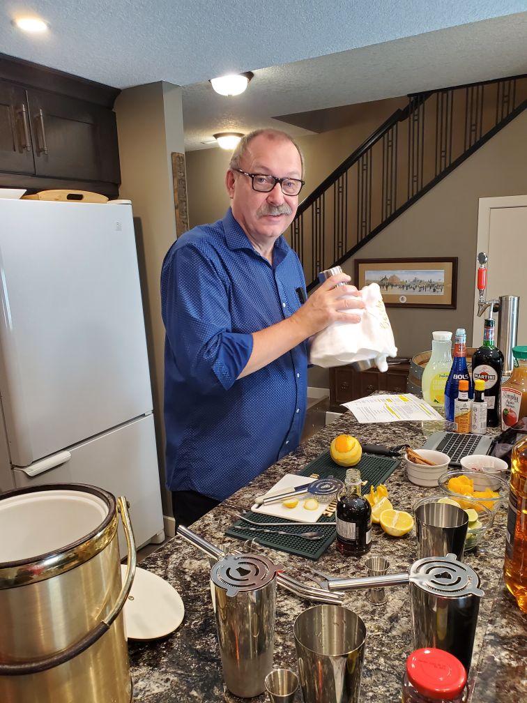 SweetsBear's tweet photo. And last of three great cocktails w #AlbertaWhiskey is the Leatherneck. Thanks @SearleTurton for mixing this devine delight. Enjoy. Long day of resolutions and hard working MLAs and members of #Albertanschoice #UCP caucus.#spiritscanada https://t.co/cXgvuJvR6l