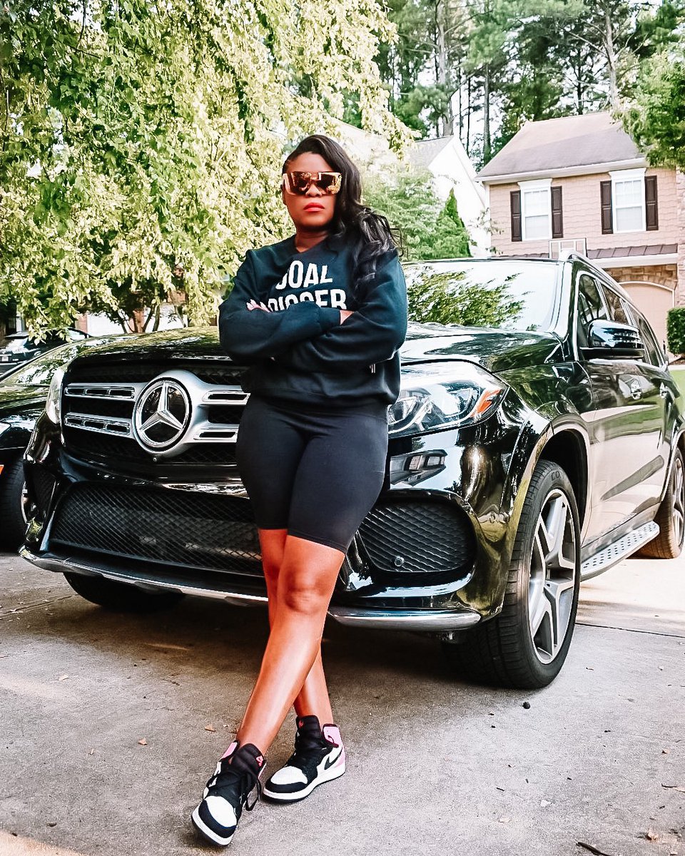 TimeeshaSimone's tweet photo. Being a boss is not just about literally being your own boss and writing your own checks💰 It’s also about how you carry yourself✨ Being a boss means holding your head up high and not letting the word “No” be the end of the world🌍 Being a boss means not letting anyon https://t.co/m5IHw2GqXx