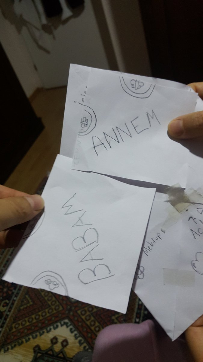 angora34's tweet photo. #COVID19 Eşimle Odamız da karantinadayız. En küçüğümüz kızımız abisine bizim için mektup yazdırmış.
Karantina bitsin ben seni yemez miyim? https://t.co/0rIsUIsISy