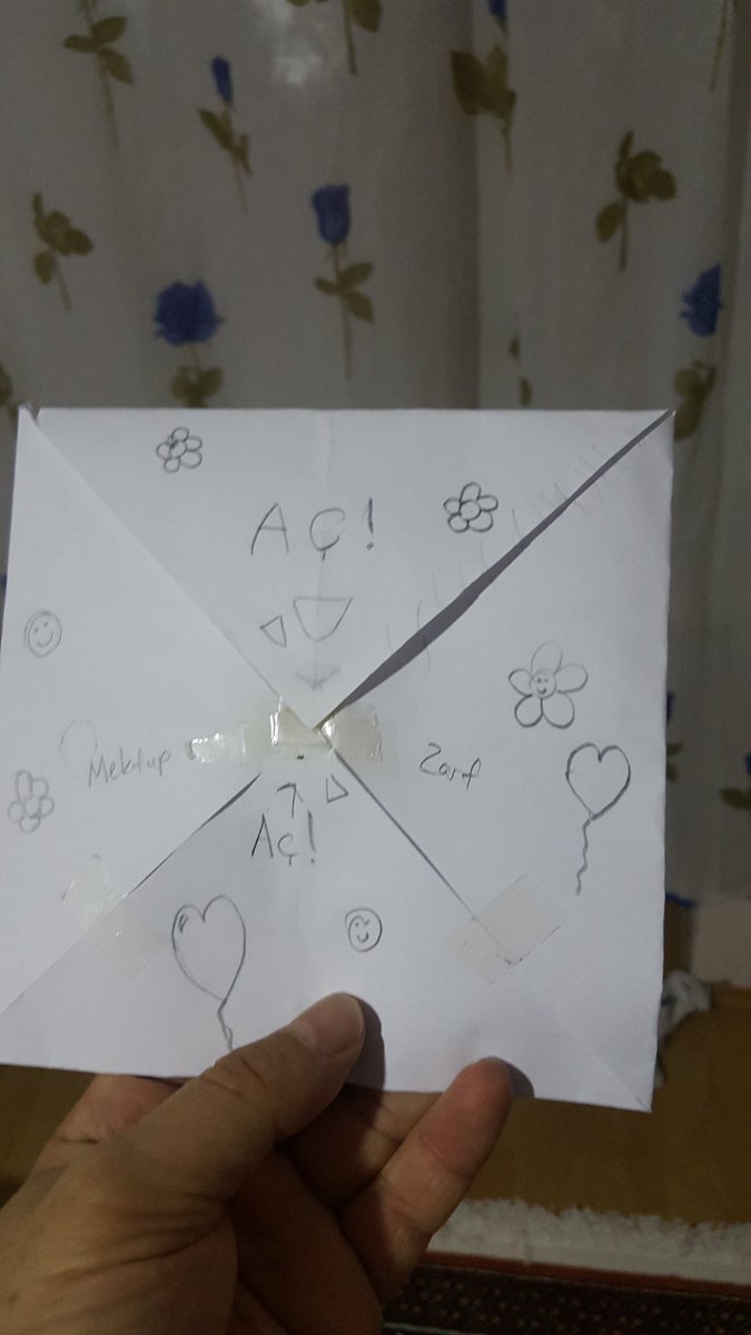 angora34's tweet photo. #COVID19 Eşimle Odamız da karantinadayız. En küçüğümüz kızımız abisine bizim için mektup yazdırmış.
Karantina bitsin ben seni yemez miyim? https://t.co/0rIsUIsISy