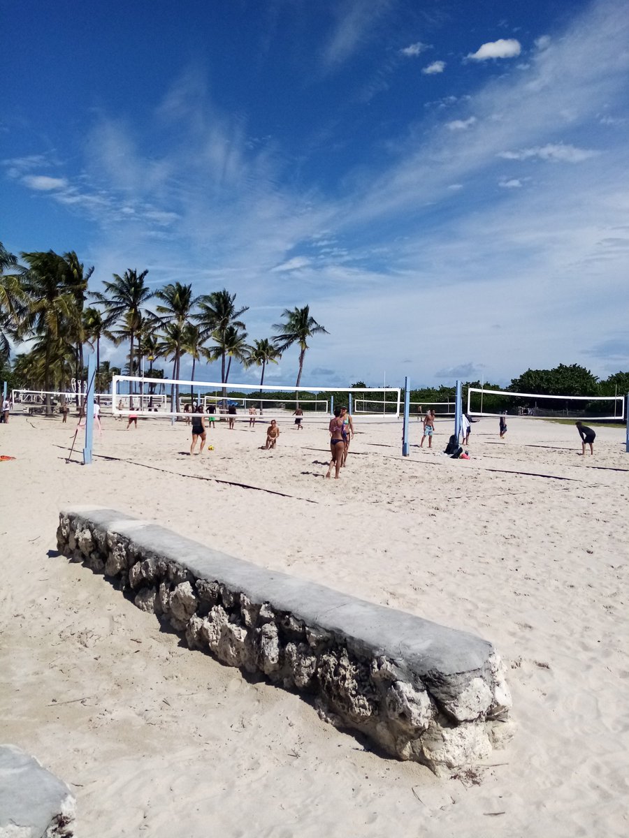 Solo los fifi disfrutamos este momento, los chairos su torta y vale de 200 pesos. 🏖️🌊😜🌞