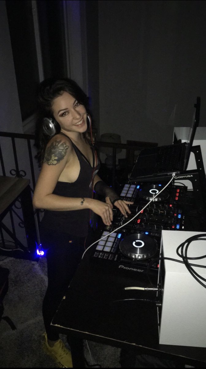 kae_darko's tweet photo. @Ghastly make me your intern? 🙏🏼😭 https://t.co/Lay7vHGVml