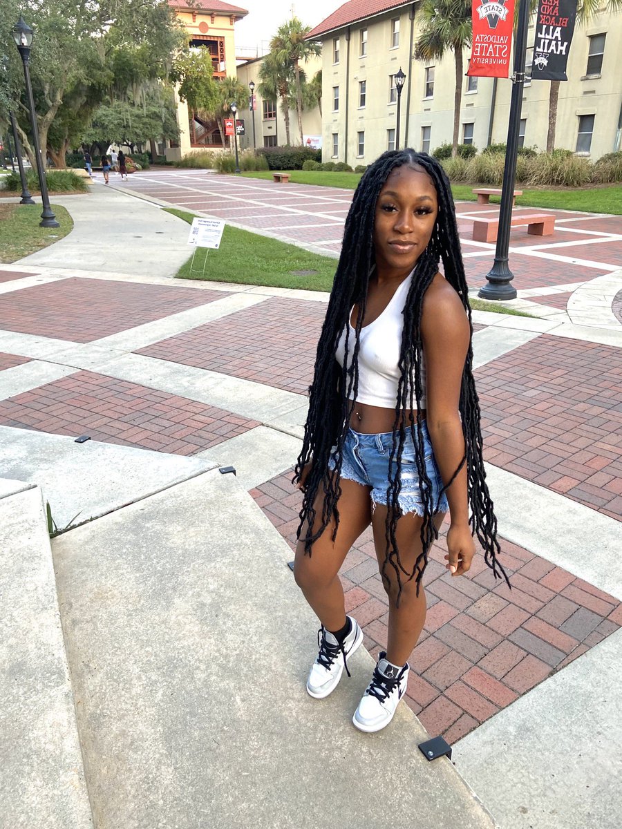 bdtaniaa's tweet photo. It’s been 2 months since I dropped a pic lmao 🥰 #locsbyme https://t.co/GZHpzdSdzG