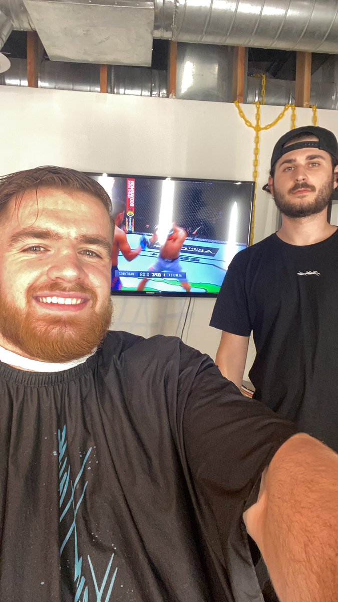 Canβt miss the fights even while getting cut!ππͺπ» #UFCFightIsland6 https://t.co/Rn9mcwIknZ