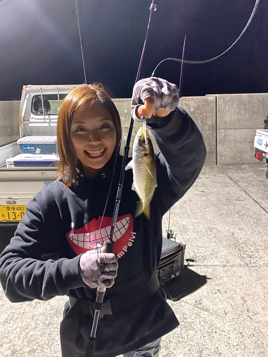 ペルビー貴子 ナイトゲーム アジングをしてきました 食べたい分だけ釣って帰る うんっそれが一番 とってもとーっても楽しかったです ロッドはなんと Solparaの振出しロッド エギング用だど 小さなジグやワームを投げられる 釣り