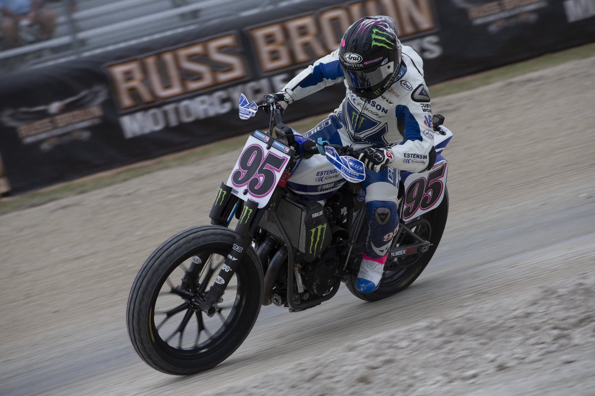 With the threat of weather, we have a hurry-up schedule here at the Daytona Short Track. We’re going straight into the Mains and starting with the @AmericanFlatTrk AFT SuperTwins class. #YamahaRacing