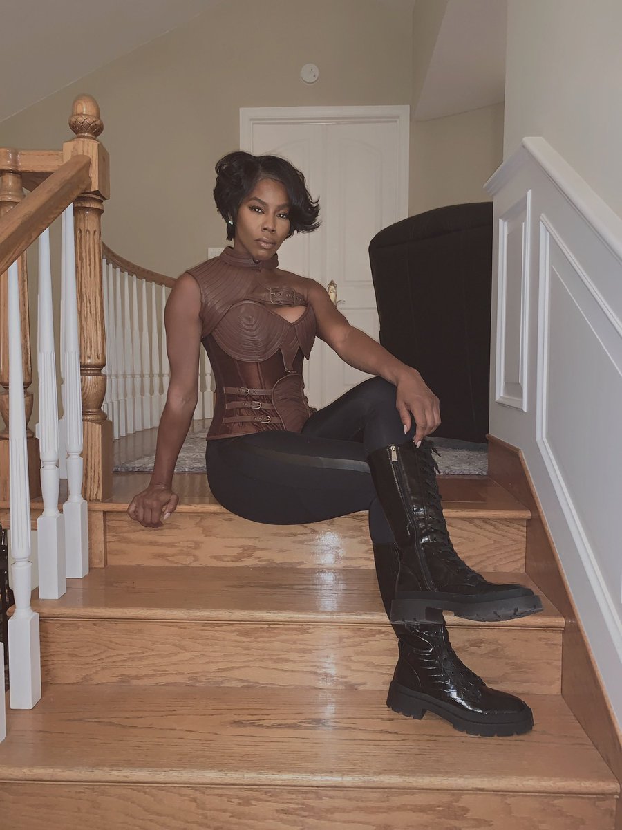 Therealbrandee's tweet photo. It's a wrap on season 2 of the @familybusinessbet. Can you guess what “Sage Monroe” will be doing? 👀😉 

Make sure you go binge #FamilyBusinessBet @BET so you will been ready for the new episodes. 

Thank you so much @Iamcarlweber @nikayatds @treyhaleytds @tridestined https://t.co/jgj7nK0rZ1