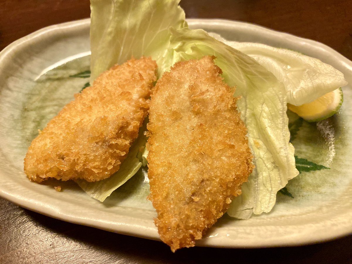 Toto Mamima猫に温泉 大きな椀に 小ぶりだけど丸ごと入った汁物には ꇴ あひゃ ってなった 熱々のカンパチのフライも後からででん
