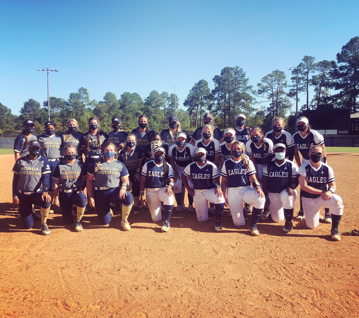 •WHITE BELTS for today’s scrimmage• We continue to play for something bigger than ourselves. We keep all those battling lung cancer and their families in our thoughts and prayers, with one family, in particular, in mind. You are so strong and so loved 🤍 
•tag who you play for