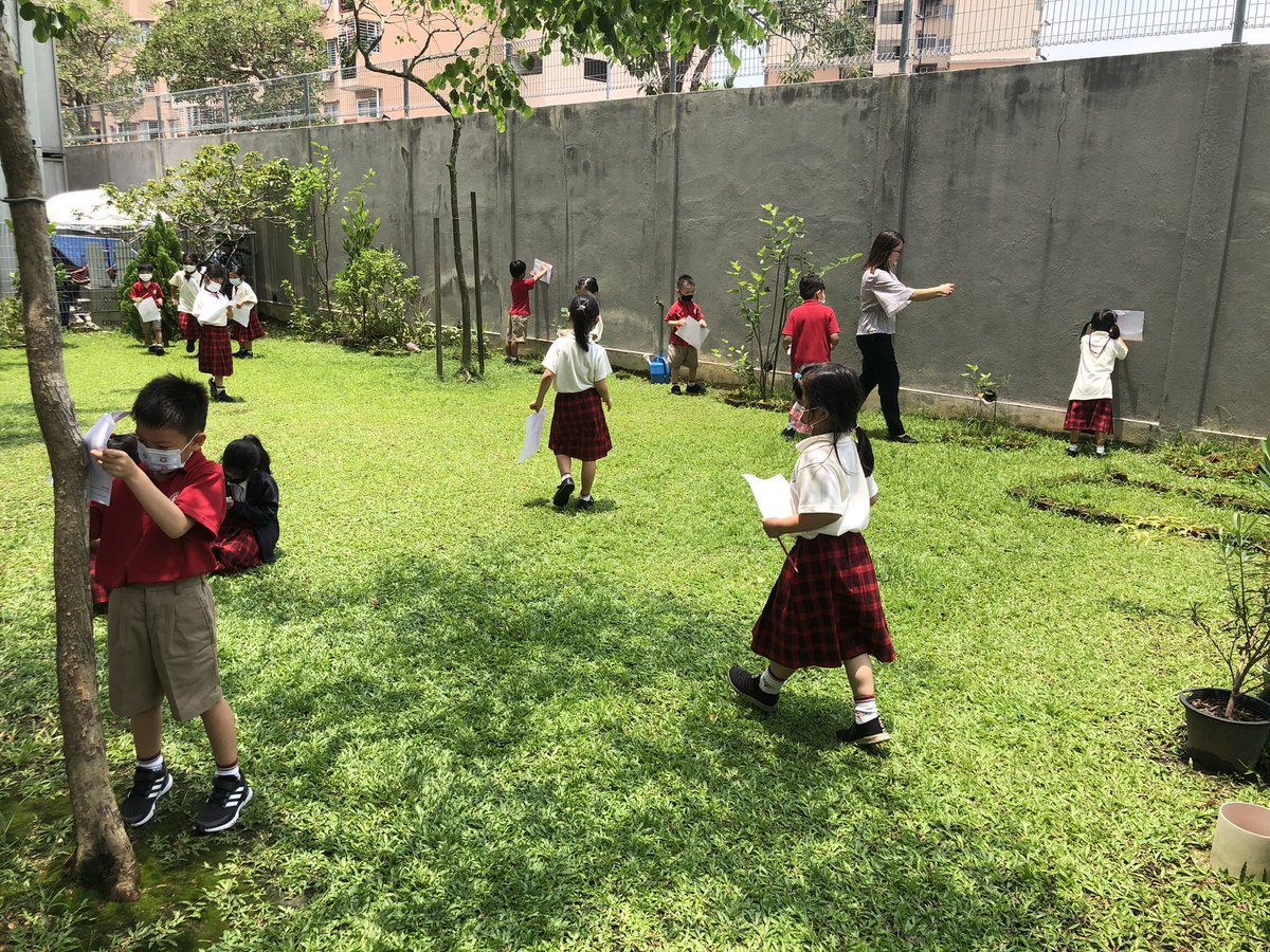 Entry Point was a fun walk around school jotting down all thinggs alive/not alive. After 3 weeks of "social distancing!" "Sanitise first!" "No moving around!" ....kids probably found it surreal when Ms Nadia said to explore. 🤣 <a href="/The_IPC/">IPC</a> <a href="/Year1HIS/">HISYear1</a> @HIS_learning