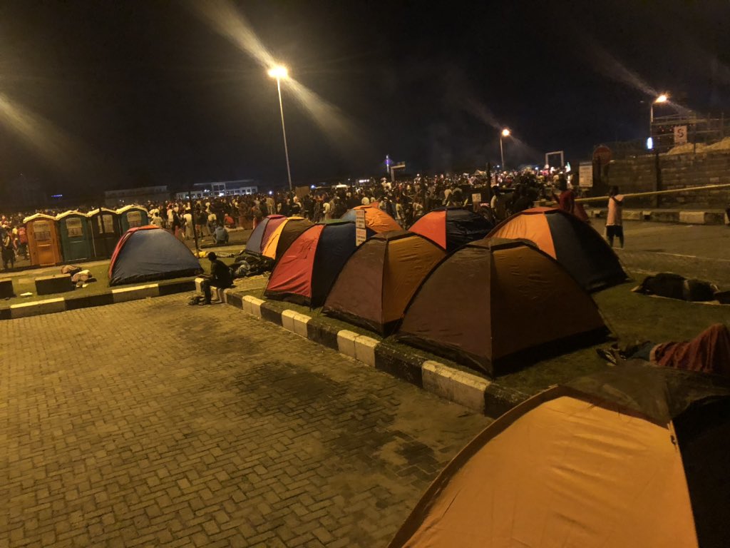 Zubbyhandle's tweet photo. Tents is provided for our Overnight Protesters at Lekki Toll gate.

RETWEET IF YOU'RE PROUD TO BE ONE OF THIS GENERATION YOUTH.

Follow ME and please Retweet 

#EndSARS #BetterTogether 
#ENDBADGOVERNANCE https://t.co/BUXZnHJ0TJ