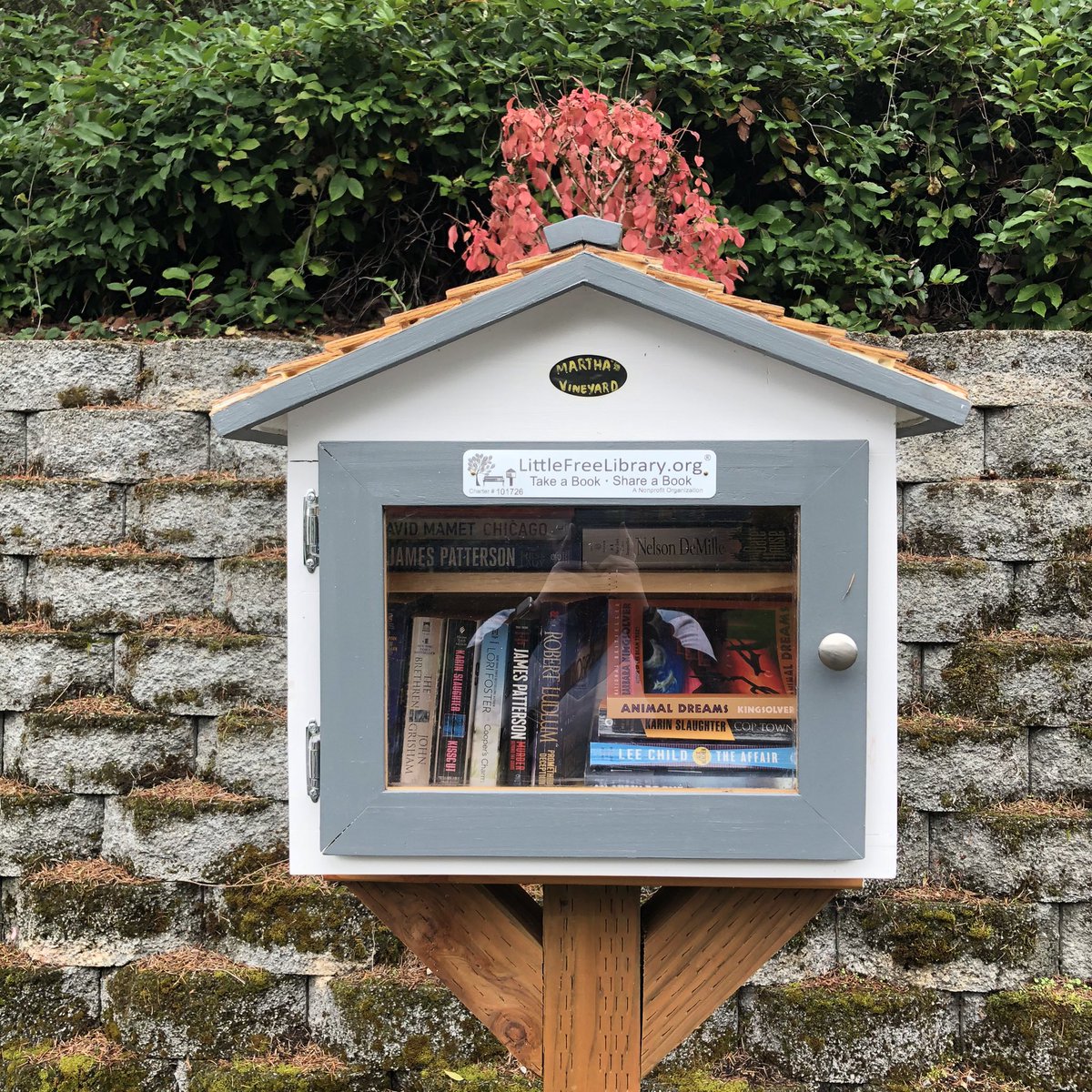 PLScommon's tweet image. The Neighborhood #littlefreelibrary is looking adorable. Neighbors did an excellent job building and designing AND tons on great books available for free! #library cards are great too!