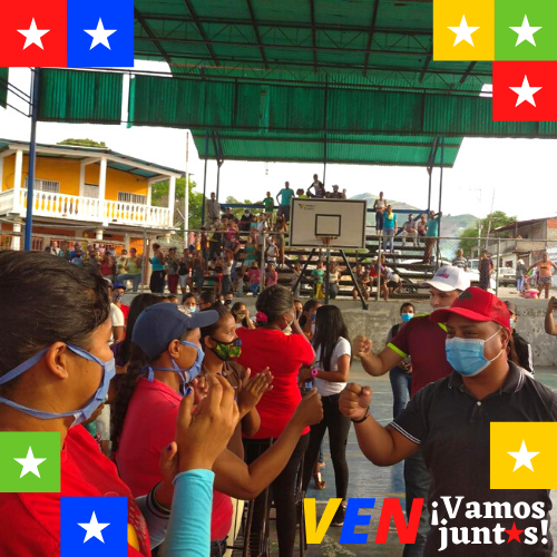 sala_lander's tweet photo. #VenezuelaProtegeASuPueblo  Así recibieron al alcalde Genkerve Tovar y el Candidato de la patria Leonardo Montezuma, las comunidades de Marare y la flor de la canela, Amor con amor se paga. Sigamos juntos #PSUVTomasLander @NicolasMaduro @HectoRodriguez @genkerve @montezumal https://t.co/7qE09hQQ8Y