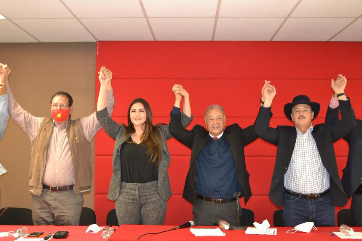 geovanna_b's tweet photo. Agradezco a mi dirigente nacional del @PTnacionalMX, el profesor @AlbertoAnayaGt y a mis compañeros @MagdaZacatecas, @FematAlfredo, @cepillofigueroa y @ReginaldoSF_PT por su apoyo y respaldo. 
#VamosEnUnidad
#LasMujeresPodemos https://t.co/rFT4jl3OLZ