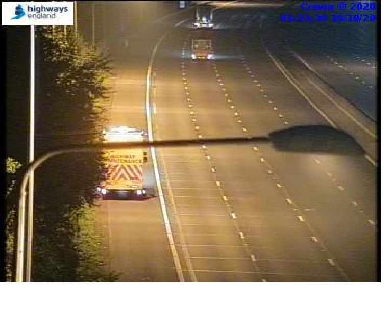 HighwaysEAST's tweet photo. #M25 anticlockwise Junc28 #BrookST towards Junc27 #TheyDonInterchange #M11Junction lane 1 is currently closed using signals due to some road surface damage in lane 1, we have our service provider on scene.
Traffic officers are about to put in a rolling road block.
@metpoliceuk https://t.co/M75hPQvxzH