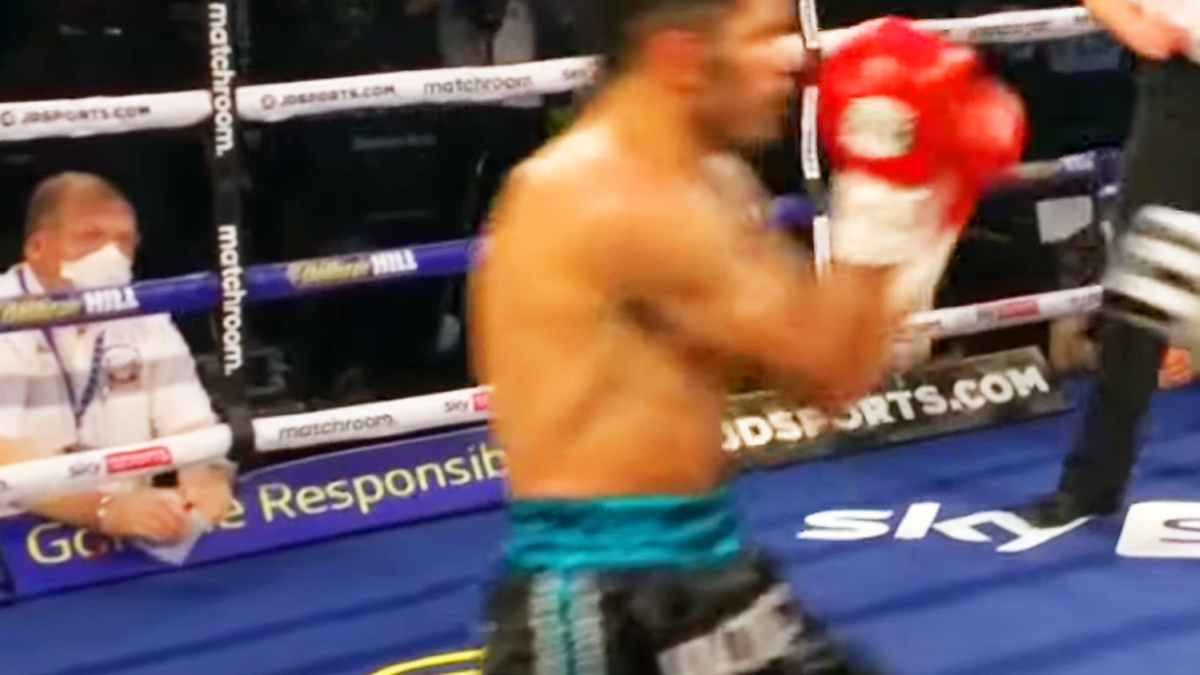 ringmagazine's tweet photo. First of these four images is circulating, appears to show judge Terry O'Connor on his phone during Ritson vs Vazquez tonight.

Gone back, got these others. Seems he may actually be holding his scorecards.

Fourth image is from R8, 1m 47s/48s on clock, same moment as original. https://t.co/dtHsc84lgo