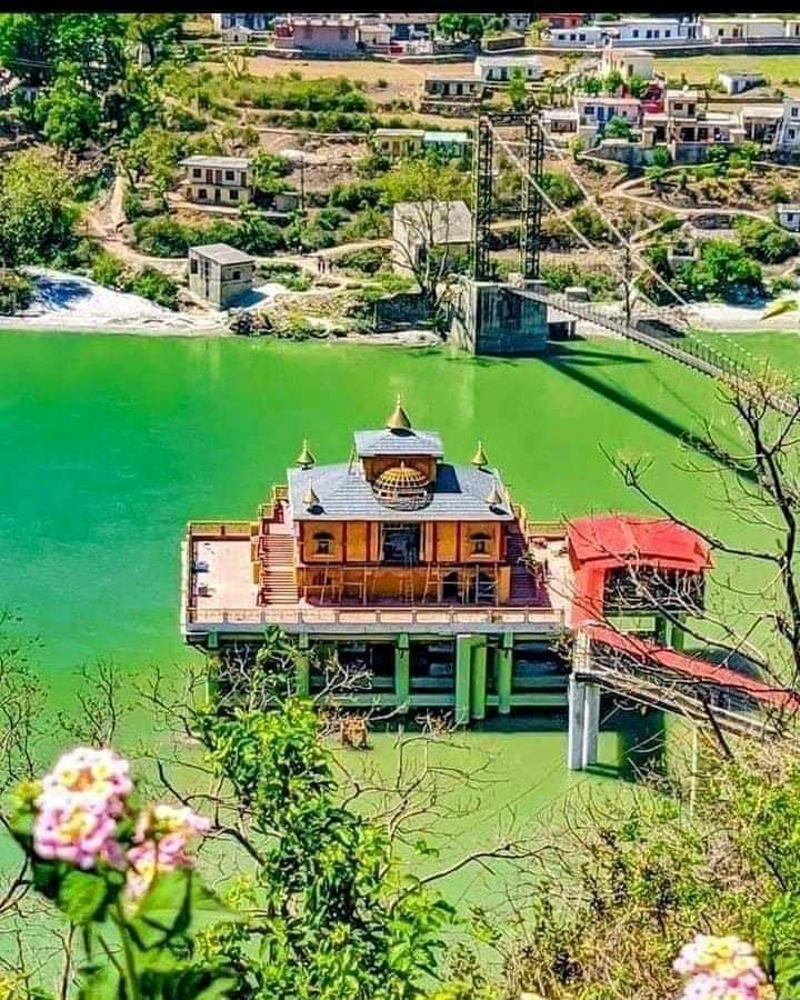 नमस्तस्यै नमस्तस्यै नमस्तस्यै नमो नमः।।
दधाना कर मद्माभ्याम अक्षमाला कमण्डलू।
देवी प्रसीदतु मयि ब्रह्मचारिण्यनुत्तमा।।
🌹🙏जगत जननी माँ ब्रह्मचारिणी अपने भक्तों का कल्याण करें 🙏🙏🙏 https://t.co/0K0nQ4n7nX