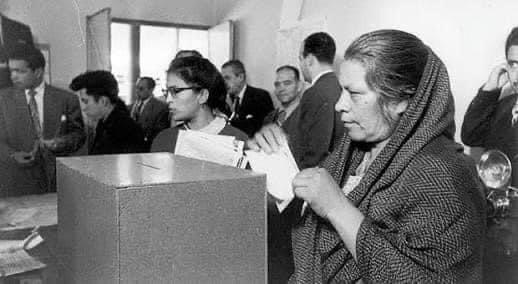 Hoy 17 de octubre, se conmemoran 67 años del sufragio femenino en México.
Recordemos a las muchas mujeres que lucharon por nuestro derecho a votar y ser votadas.
Y sigamos luchando por condiciones igualitarias de acceso a puestos de desición!