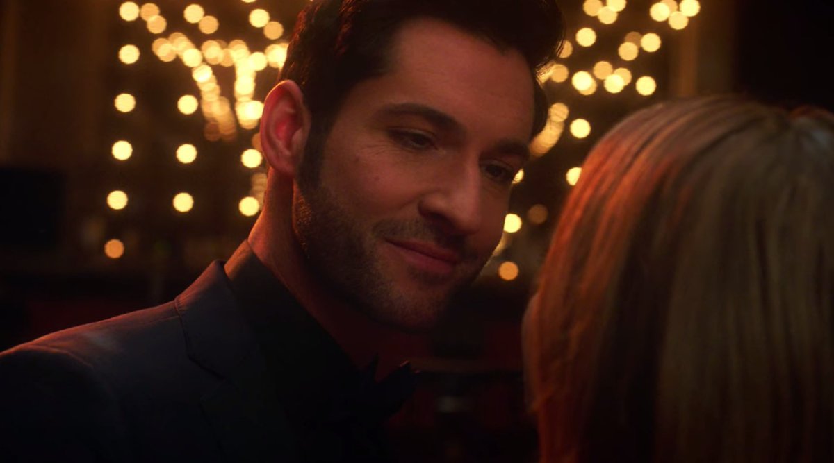 SHIT CAN YOU IMAGINE SOMEONE LOOKING AT YOU THE WAY LUCIFER LOOKS AT CHLOE ??? FUCK MAN IM UNWELL