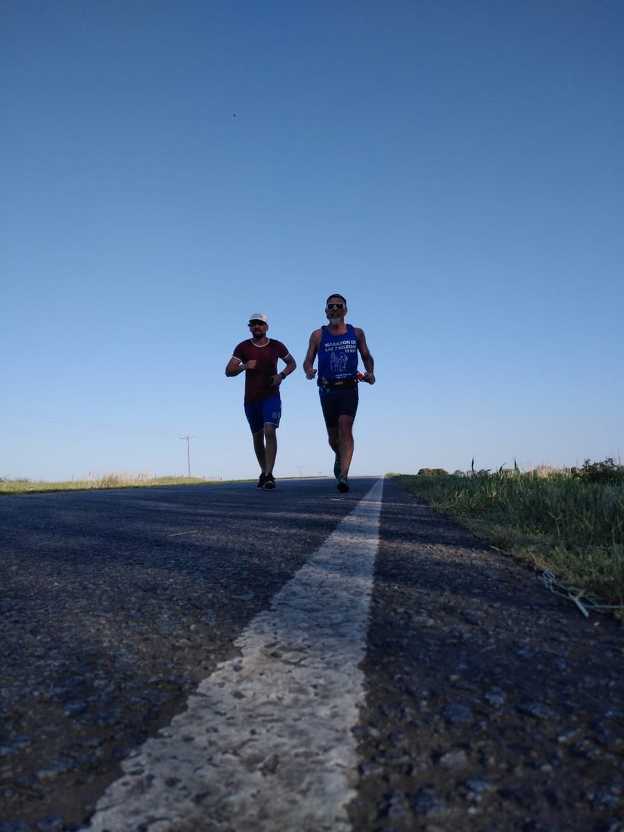 MarioJuliano's tweet photo. Resumen de la segunda etapa del desafío solidario, corriendo 280 km por un techo digno para Natalia y su numerosa familia.

A las 16 estaba todo el equipo en el paraje La Lita, para afrontar una de las etapas más duras por los desniveles, la temperatura y el viento https://t.co/DFdRjqa3Vu