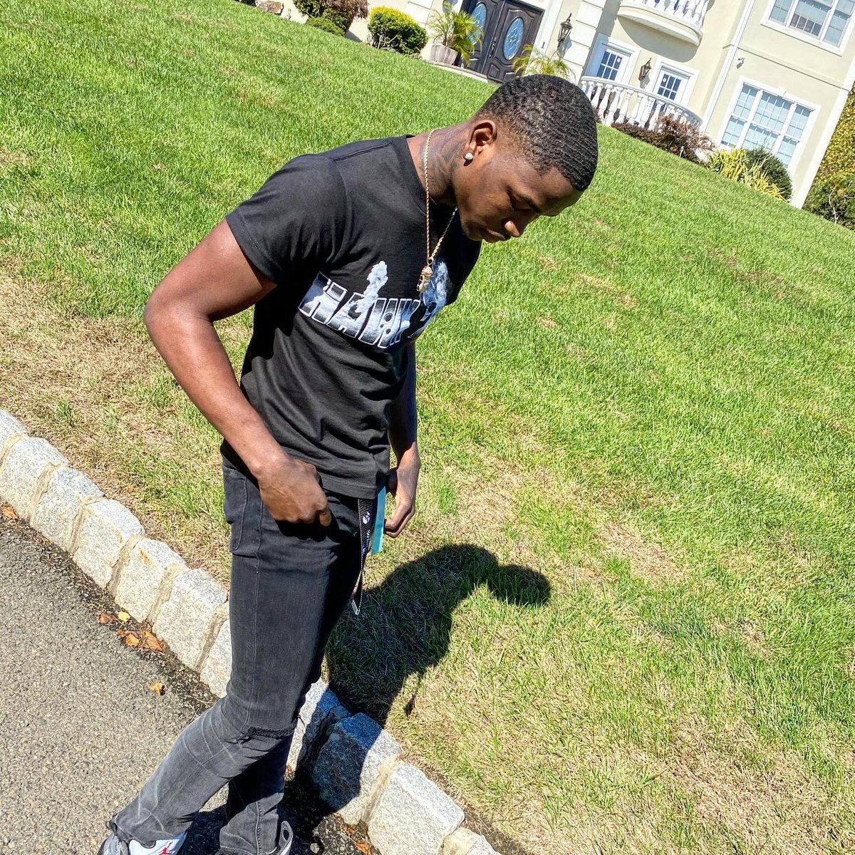 Rahlo2Thirty's tweet photo. I could pop it how u pop it but I rather be humble🙇🏽♂️ ....
A WISE Man once Said “ Have more than u show Nd say less than you know “ 💰💭
#StarterBoy1st🌟
#HitMeUpStillCantbelieveImSurviving🖕🏾
#DaValley☀️⛰
#WeReadyTo💨 https://t.co/ZKbYK7qZSS