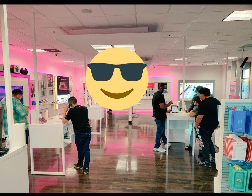 #ThisIsCalvine educating and helping our customers switch to #AmericasLargest #5GNetwork #TMobile #lowband #midband #highband @JamesLeeWC @LAS_SAC @gjimene7 @ftydingco @pvotran  #HappyCustomers #CustomerObsessed @ItsYourBoiEF @BelindaTran10 @RashadWillia87