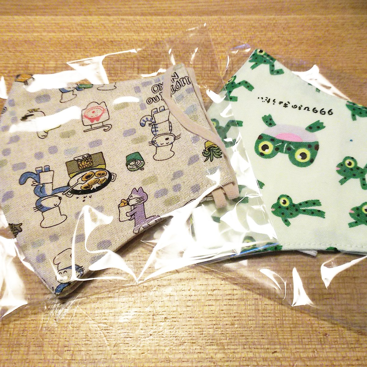 Fukuji No Yamasaki 絵本シリーズ 11ぴきのねこ と 999ひきのきょうだい の生地が入荷し 早速マスクになりました 近頃ねこ柄生地のお問い合わせをいただくことが多いので 嬉しく思っております 服地のヤマサキ ハンドメイド オーダーメイド Fukuji No Yamasaki 絵本シリーズ 11ぴきのねこ と 999ひきのきょうだい の生地が入荷し 早速マスクになりました 近頃ねこ柄生地のお問い合わせをいただくことが多いので 嬉しく思っております 服地のヤマサキ ハンドメイド オーダーメイド