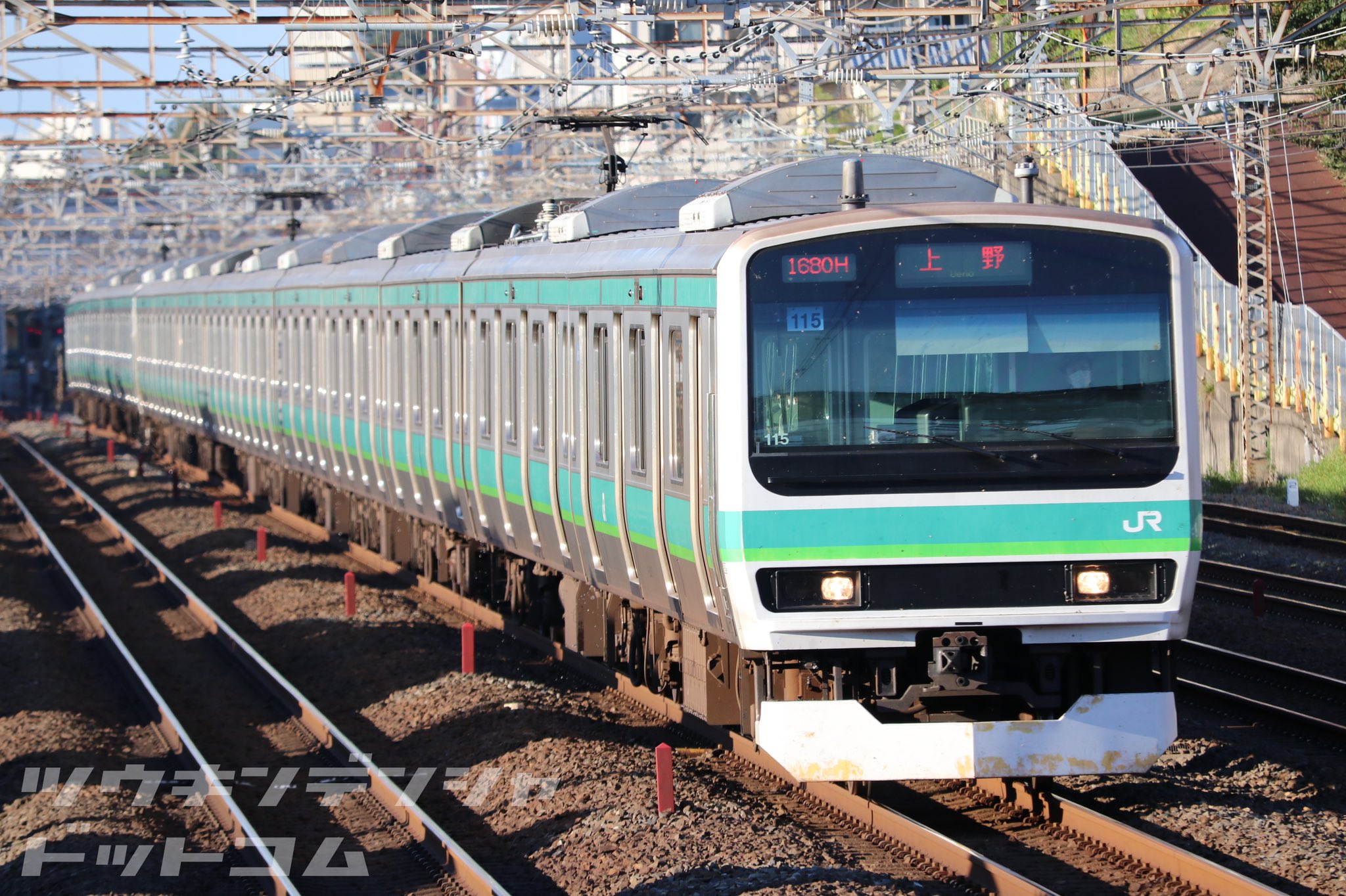 通勤電車ドットコム 話題 常磐線e231系のここが凄い オールロングシートの15両編成 という事で日本最大の輸送力を誇る おそらく世界一客用ドア数が多い 15両中のサハは5両も連結 でも15両の編成出力は 10両のe233系よりも弱い E231系 常磐
