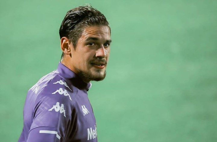 MartinezQuarta's tweet photo. Día 1 de entrenamiento 
#Fiorentina 💜 https://t.co/huAT3mrDUO