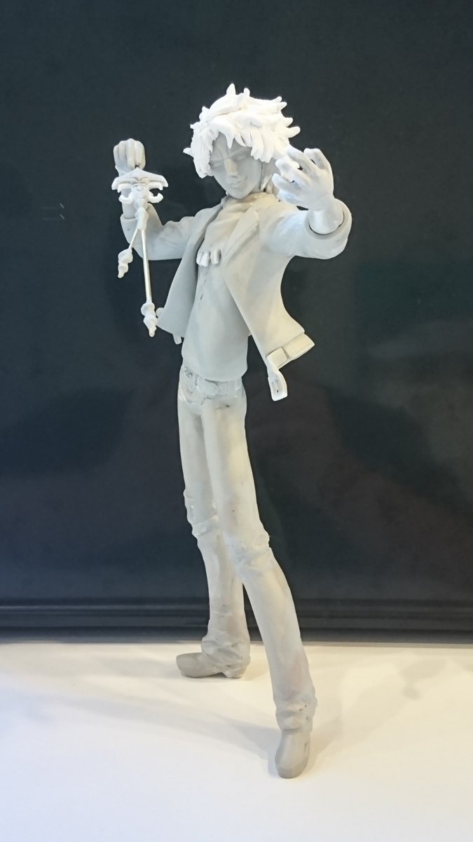山幡真美 クラシカロイドのベトさんフィギュア 髪の毛以外のパーツが一通り揃いました 細かい作り込みはまだまだですが で 髪の毛に着手する前に 粘土でざっくり髪の毛を盛って 全身写真を撮ってみました クラシカロイド ベートーヴェン