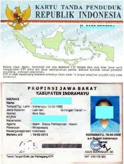 Foto 5 KTP tahun 1970 sampe 1977Foto 6 KTP tahun 1977 sampe 2002Foto 7 KTP tahun 2002-2004Masuk ke 2004 baru ada warna biru (foto 8)