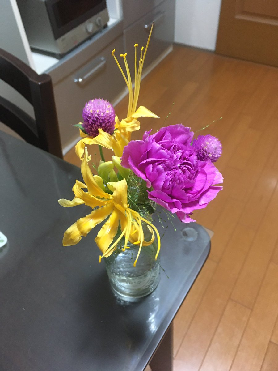 Chi7Mai's tweet photo. 今週のお花💐
元気になる色で気分も明るく🎵
#blumee
#花のある暮らし https://t.co/vyPQyLiNyY