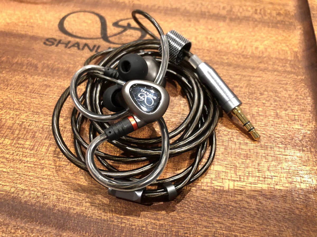 Pine_App1e's tweet photo. Shanling ME80 は、少し音が硬めの印象なので、iBasso の IT01 のウォームな音とは対照的な印象です(主観です)
#Shanling #MUSIN #SOUNDSHOWCASE #Sapporo #Hokkaido #ME80 https://t.co/MhkY7DFc9p