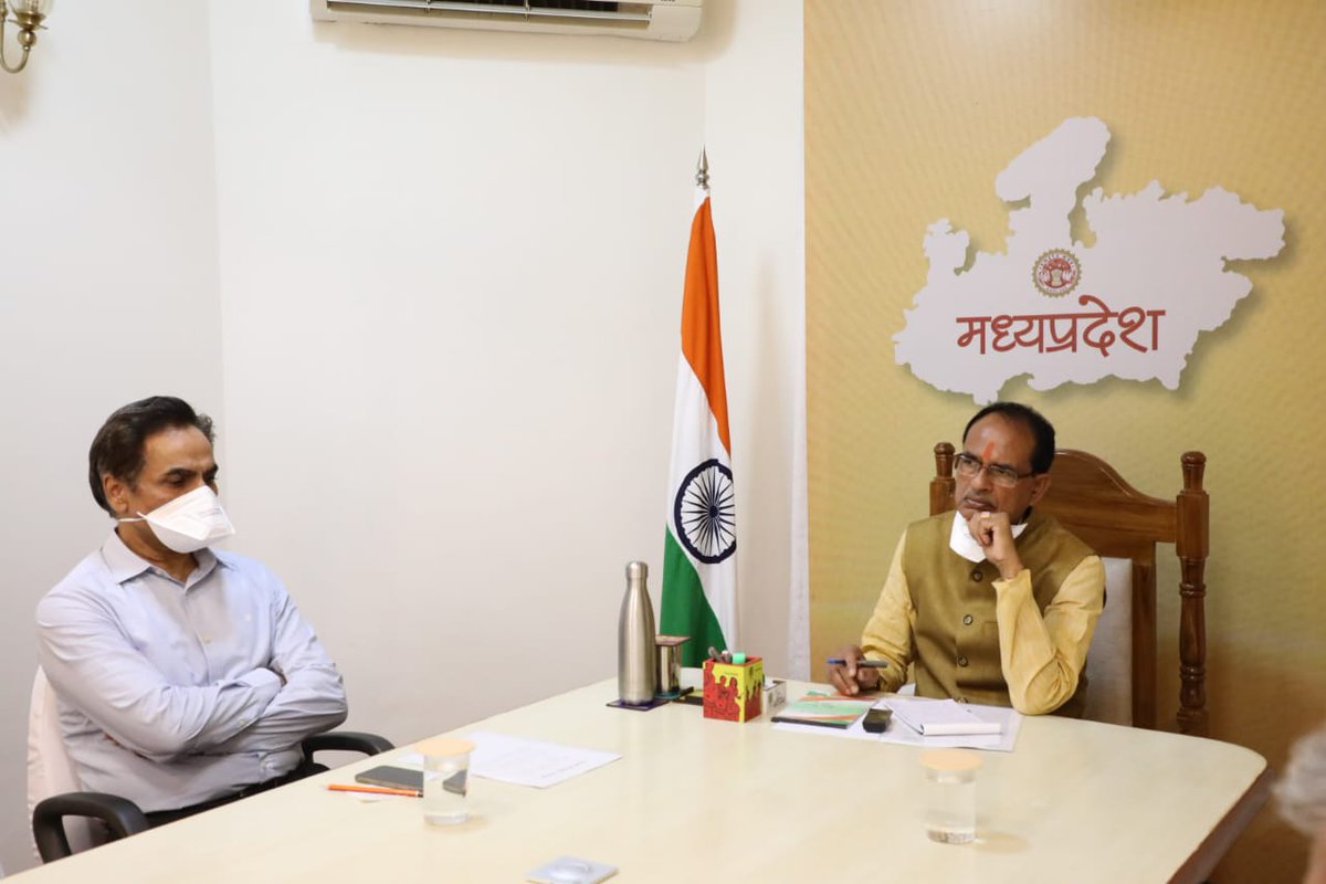 मुख्यमंत्री श्री <a href="/ChouhanShivraj/">Shivraj Singh Chouhan</a> ने उज्जैन पुलिस अधीक्षक को हटाने एवं संबंधित क्षेत्र के नगर पुलिस अधीक्षक (सीएसपी) के निलंबन के निर्देश दिए हैं। उज्जैन में हुई मौतों के मामले में मुख्यमंत्री श्री चौहान ने सख्त रवैया अपनाया है।
#CMMadhyaPradesh