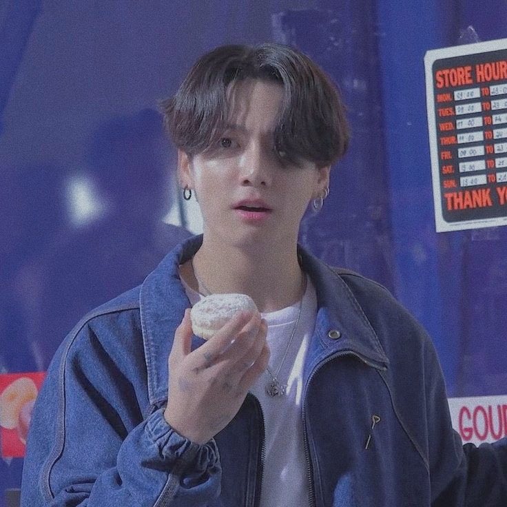 justcaelum's tweet photo. 🌗𝑢𝑛𝑠𝑝𝑜𝑘𝑒𝑛 | Taekook AU

"Aku memang monster seperti apa yang dikatakan oleh temanmu. Apa dengan begitu kau masih mau menaruh hatimu pada monster ini?"

Taehyung termenung sesaat. Kata-katanya tidak bisa terucap, saat itulah Jungkook tau Taehyung bukan pilihannya. https://t.co/Jifz0yeog9