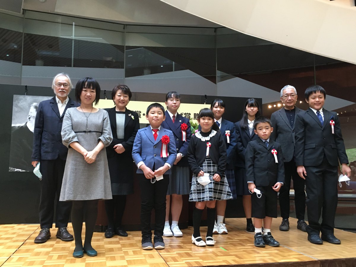 Sendai文学と人ー仙台文学館ー على تويتر 本日 第６１回晩翠わかば賞 晩翠あおば賞の贈呈式を当館を会場に行いました 郡和子仙台市長の挨拶の後 各賞受賞者の表彰 わかば賞 あおば賞受賞者による作品の朗読がありました 土井晩翠 晩翠わかば賞 晩翠あおば賞