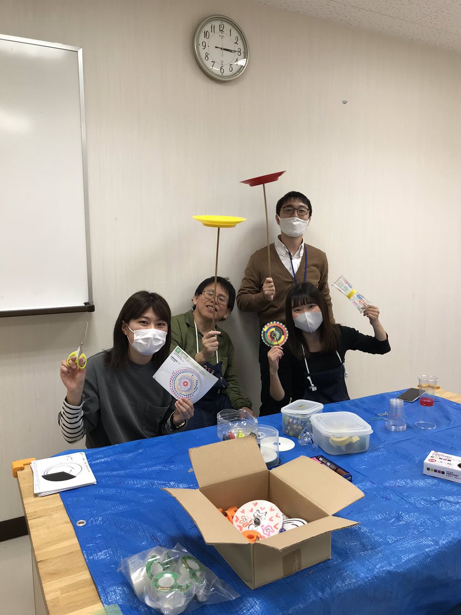 和歌山市 地域フロンティアセンター 今日は冒険あそび倉庫さんへ W S Go いろんな遊びを自分のペースでできますよ ボランティアの方も楽しみながら参加者のサポート W 冒険あそび倉庫 木のおもちゃ 市民公益活動 ボランティア 子ども
