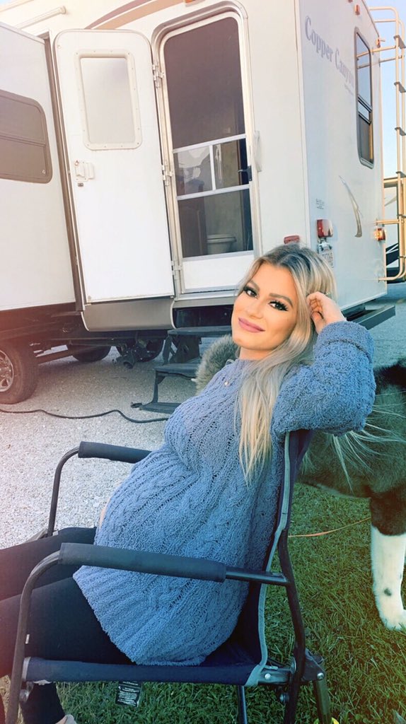 brooklyn_pitre's tweet photo. Camping ft. Quinn 💗 https://t.co/8gftbU15dt