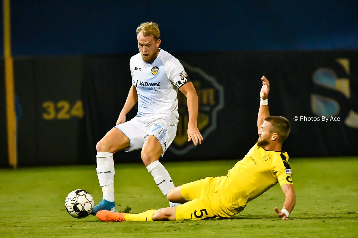 Photos_ByAce's tweet photo. At the end of the first half @eplocomotivefc 1 and @NewMexicoUTD 0 #eplocomotive #losphotogs #epheraldpost https://t.co/u9ESvzyMmR