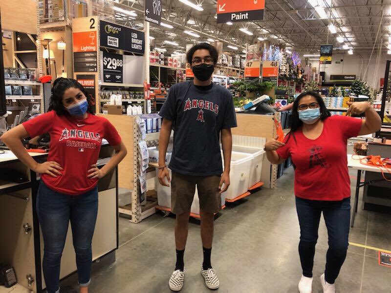 Celebrating CAM &amp; Friends At #1083
#sportsday. Thank you to the special Services Desk for everything you guys do!
⁦<a href="/NoemiCeja4/">Noemi Ceja</a>⁩ @sasm1083 ⁦<a href="/VelaSulema/">Sulema Vela</a>⁩ <a href="/team1083/">緑蟲</a>