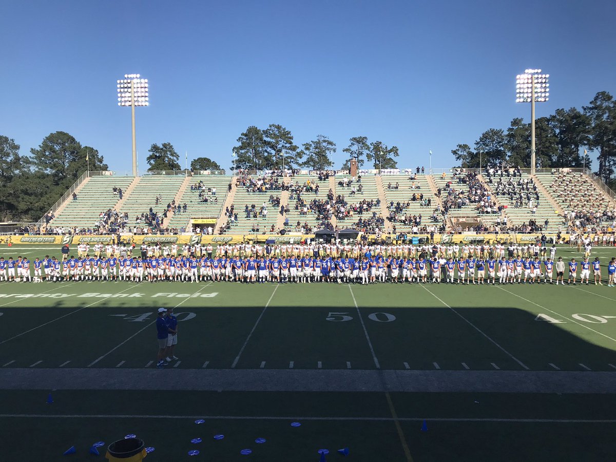 krburke26's tweet photo. Great football game today in Hammond. Jesuit victory. #GoJays #BeatHC #101meeting #GreatAmericanRivalry https://t.co/S4PrA0WrhJ